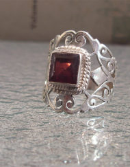 RNG00019_redqueen1