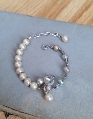 Graceful Embrace Pearl Bracelet |Shimmerlings®