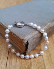 White Dove Pearl Bracelet |Shimmerlings®